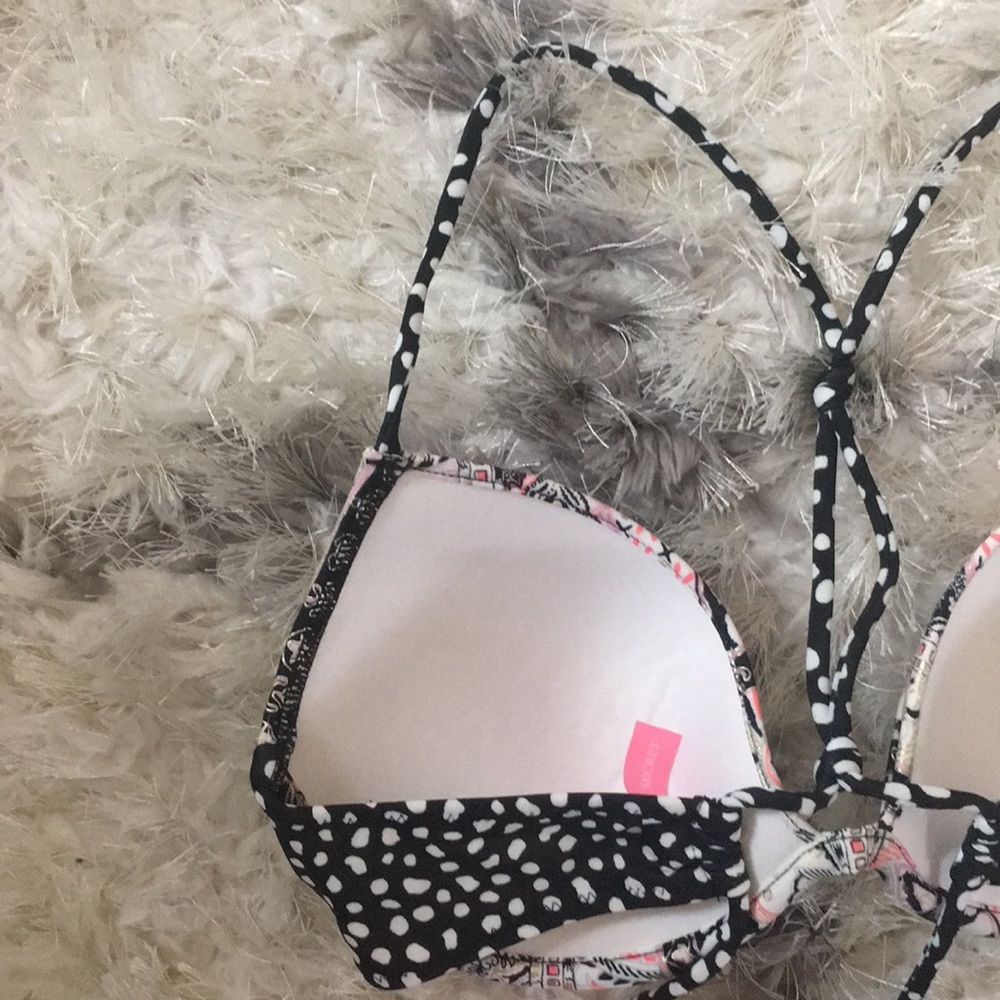 Victoria’s Secret Swim - Picture 4 of 5